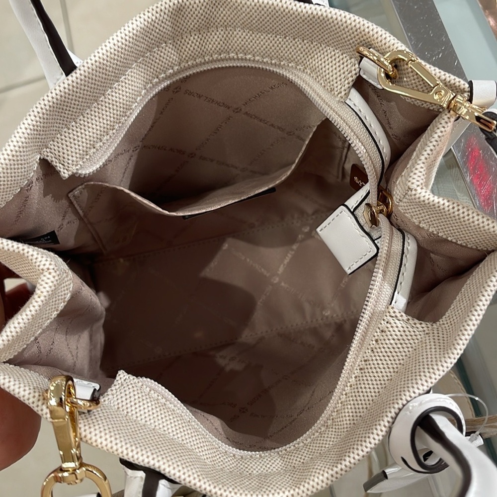 Michael Kors Mirella Small Shopper Top Zip Logo Crossbody XBODY
Optic White
NW - Picture 8 of 16